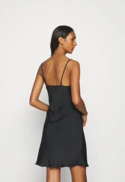 Anna Field Hammered Satin Nightie - Nachtjapon - Black -Anna Field 582eef8b55cc48b49fe9b0e88e2892d9