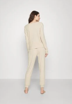 Anna Field Pyjama - Off-White 10 Anna Field Pyjama - Off-White -Anna Field c645c44a970a4bc1810f0b9f8efa1e58